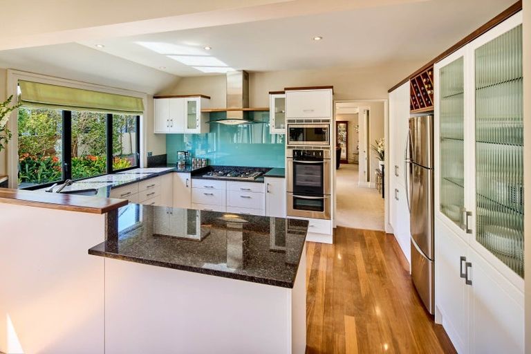 Photo of property in 15 Hautana Square, Woburn, Lower Hutt, 5010