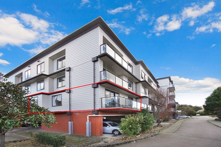 Photo of property in 68 Mountain Road, Henderson Valley, Auckland, 0612