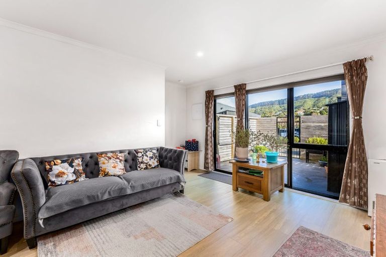 Photo of property in 2/9 Surrey Street, Tawa, Wellington, 5028