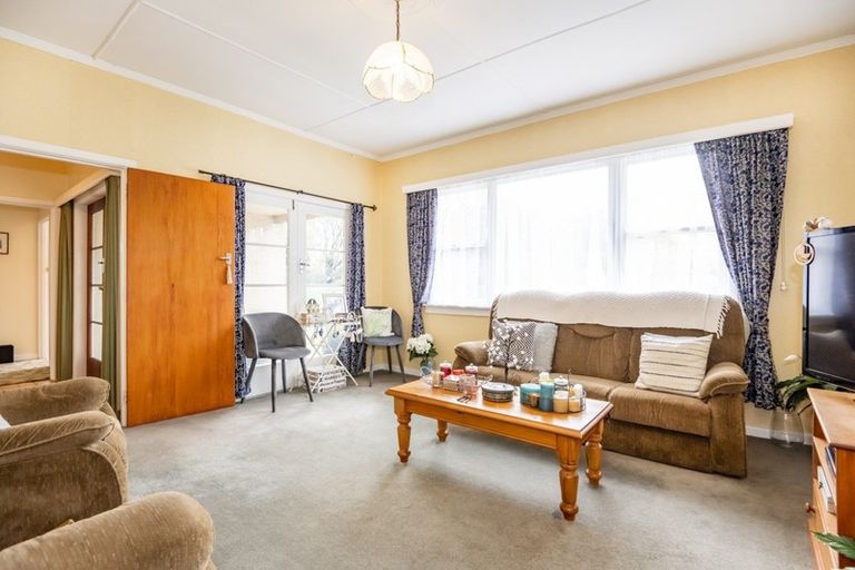 Photo of property in 102 Charlotte Crescent, Mayfair, Hastings, 4122