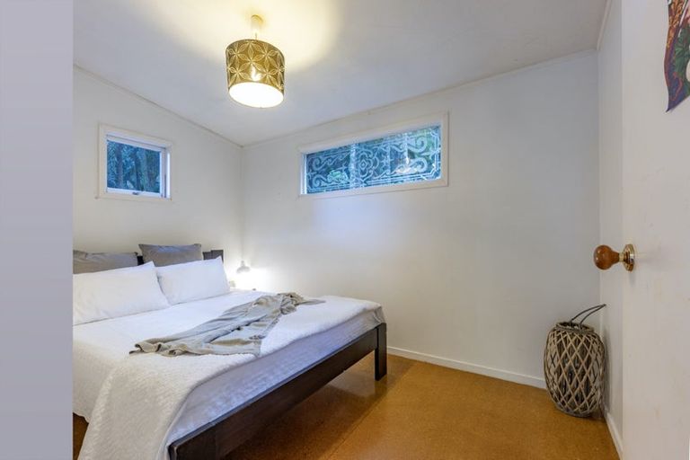 Photo of property in 122 Garden Road, Piha, New Lynn, 0772