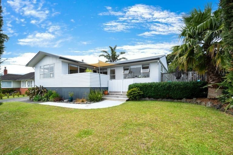 Photo of property in 6 Boler Place, New Lynn, Auckland, 0600