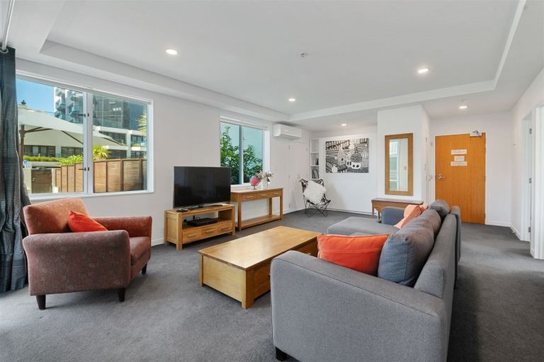 Photo of property in Beaumont Apartments, 2/12 Maunganui Road, Mount Maunganui, 3116