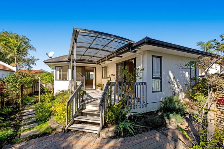 Photo of property in 43 Riverstone Road, Te Atatu Peninsula, Auckland, 0610