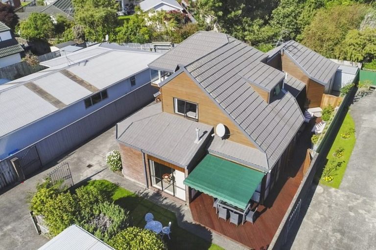 Photo of property in 2/72 Trafalgar Street, Waterloo, Lower Hutt, 5011