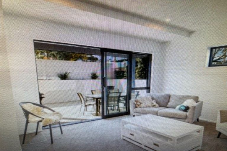 Photo of property in 39 Hyde Road, Rothesay Bay, Auckland, 0630