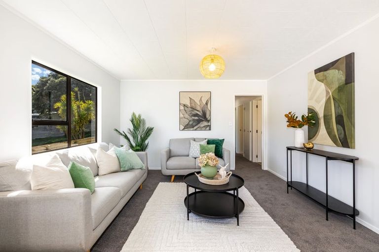 Photo of property in 62 Gloaming Hill, Titahi Bay, Porirua, 5022