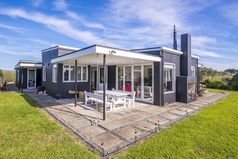 Photo of property in 21 Sandown Road, Te Horo Beach, Otaki, 5581