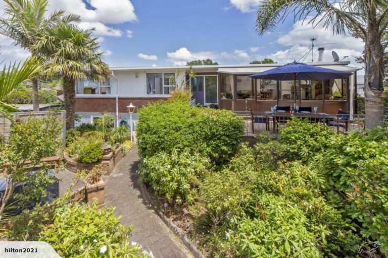 Photo of property in 1/214 Bleakhouse Road, Mellons Bay, Auckland, 2014