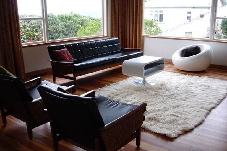 Photo of property in 27 Tio Tio Road, Miramar, Wellington, 6022