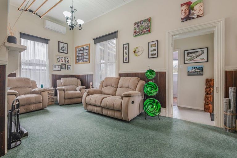 Photo of property in 26 Ross Street, Woodville, 4920