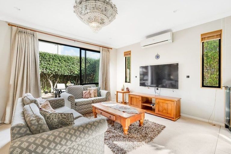 Photo of property in 6 Cherrywood Crescent, Northpark, Auckland, 2013