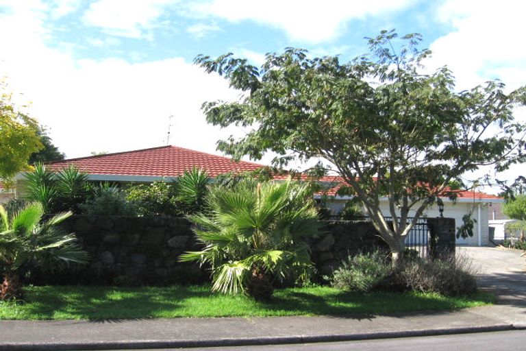 Photo of property in 1 Gardenia Grove, Half Moon Bay, Auckland, 2012