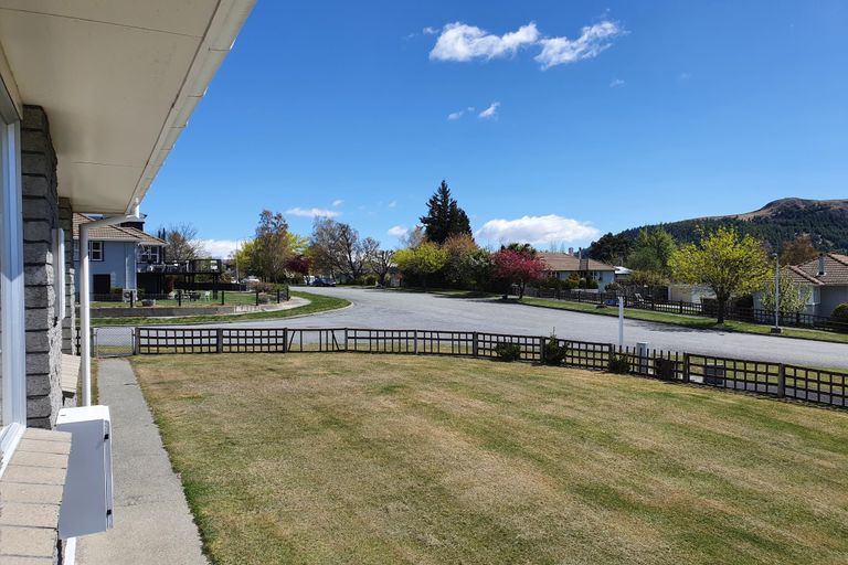 Photo of property in 32 Aorangi Crescent, Lake Tekapo, 7999