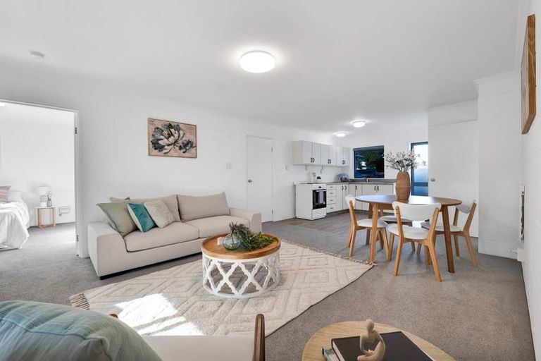 Photo of property in 2/65 Northgate, Strandon, New Plymouth, 4312