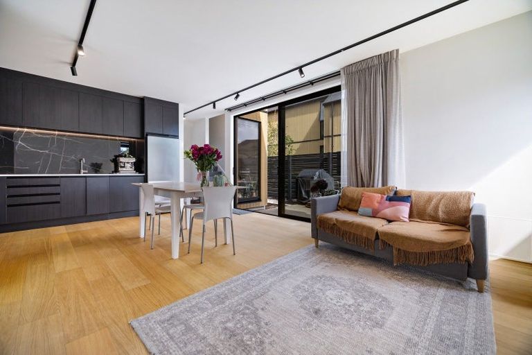 Photo of property in 62 Casterway Crescent, Jacks Point, 9371