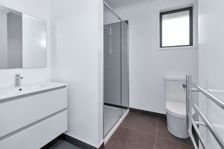 Photo of property in 15 Te Taniwha Road, One Tree Point, 0118