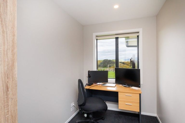 Photo of property in 180 Kingsdale Park Drive, Aokautere, Palmerston North, 4471