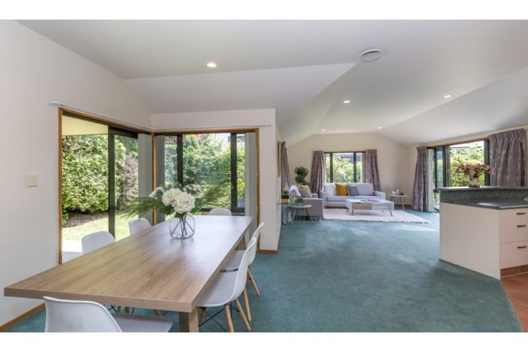 Photo of property in 6 Oakview Lane, Cashmere, Christchurch, 8022