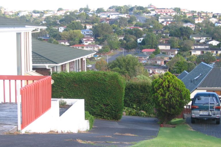 Photo of property in 2/36 Shanaway Rise, Hillcrest, Auckland, 0627