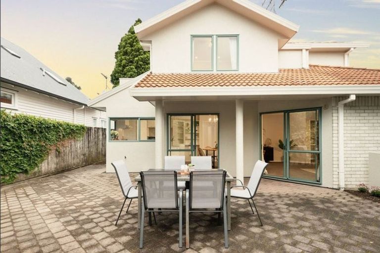 Photo of property in 5 Edgecumbe Way, Tauranga, 3110