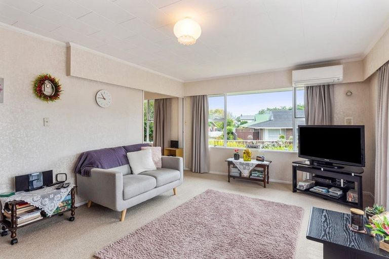 Photo of property in 5 Wakefield Grove, Waikanae, 5036