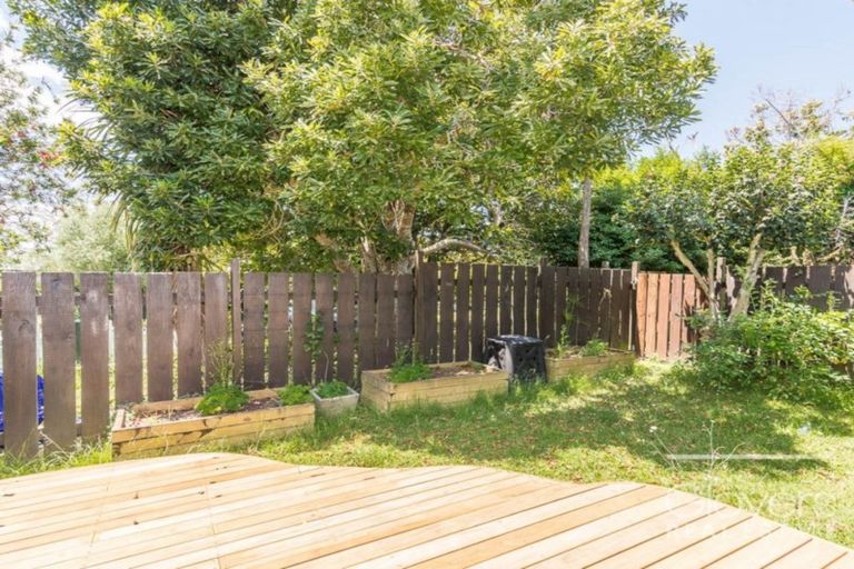 Photo of property in 5/109a Te Atatu Road, Te Atatu South, Auckland, 0610