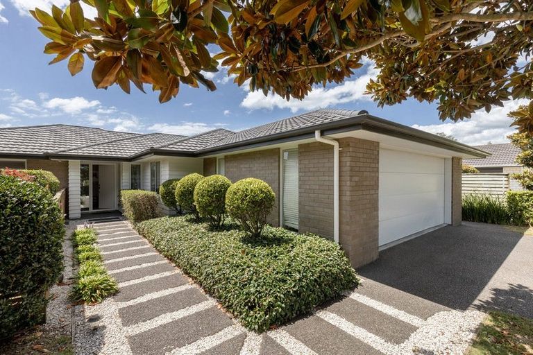 Photo of property in 58 Kayelene Place, Omokoroa, 3114