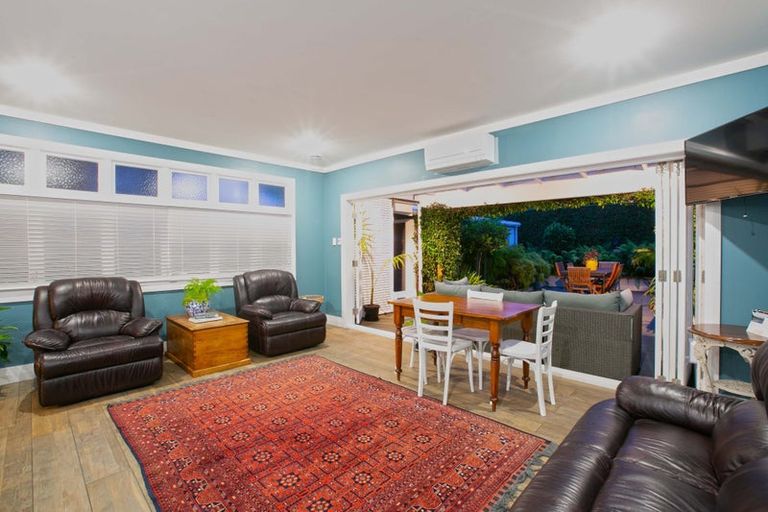 Photo of property in 76 Barrett Street, Westown, New Plymouth, 4310