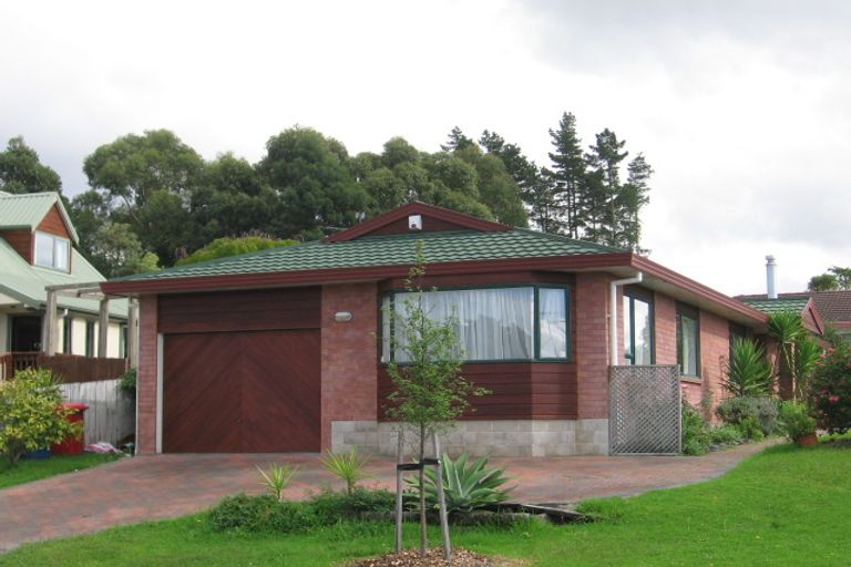 Photo of property in 6 Skybird Place, Glen Eden, Auckland, 0602