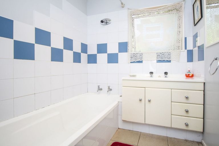 Photo of property in 11 Alidade Place, Massey, Auckland, 0614