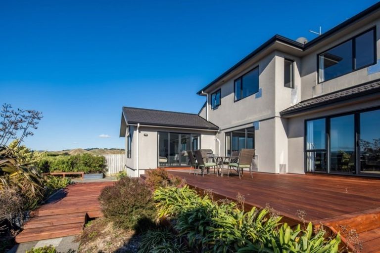 Photo of property in 14 Aoraki Rise, Aotea, Porirua, 5024