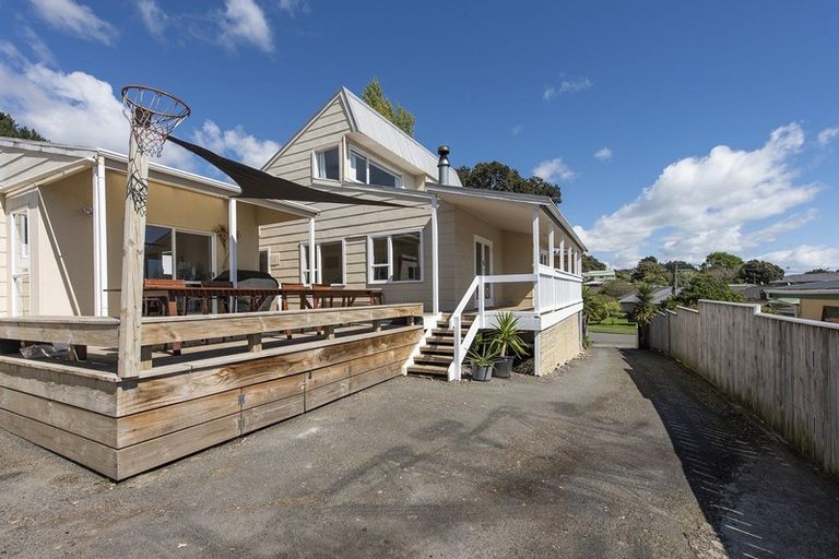 Photo of property in 21 Tararua Street, Paraparaumu, 5032