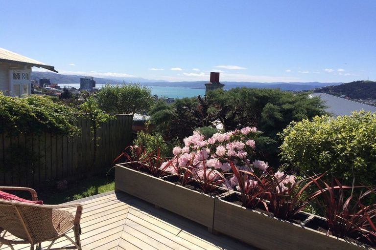 Photo of property in 28 Mortimer Terrace, Aro Valley, Wellington, 6021