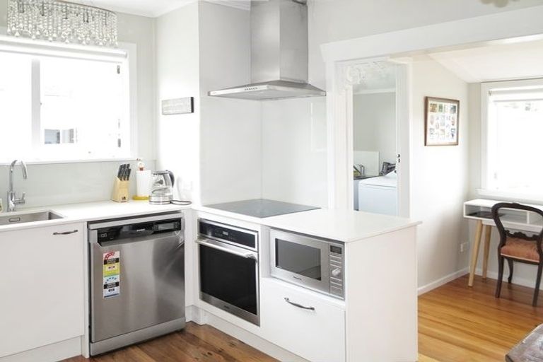 Photo of property in 63 Godley Road, Green Bay, Auckland, 0604