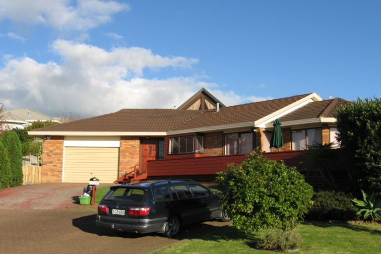 Photo of property in 2/25 Rakaia Rise, Clover Park, Auckland, 2019