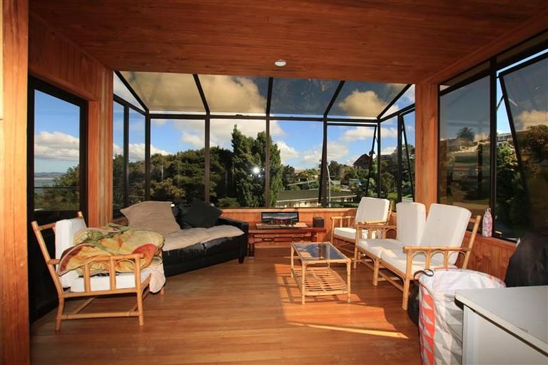 Photo of property in 68 Hadfield Street, Beach Haven, Auckland, 0626