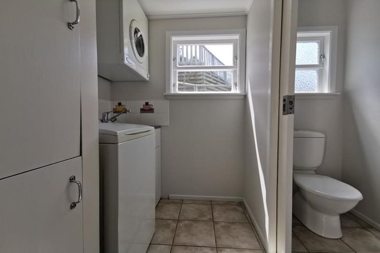 Photo of property in 5 Freeling Street, Island Bay, Wellington, 6023