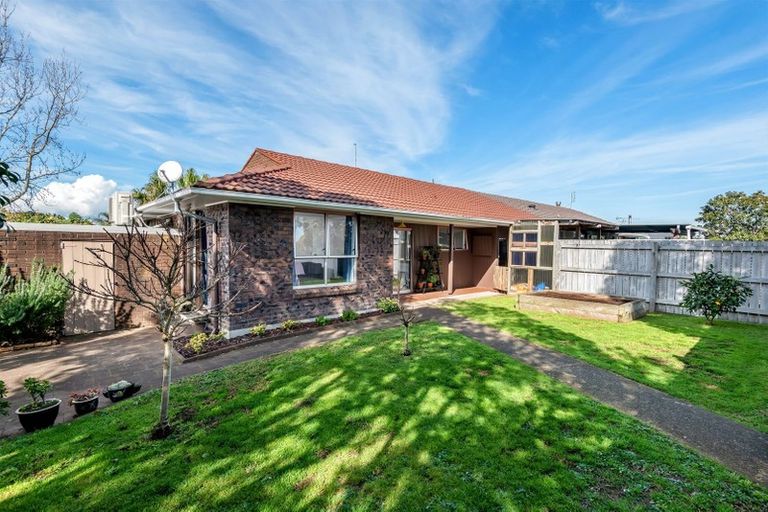 Photo of property in 1/3 Tyrian Close, Half Moon Bay, Auckland, 2012