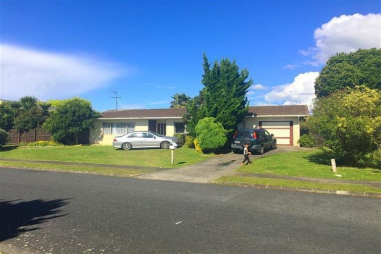Photo of property in 1 Justamere Place, Weymouth, Auckland, 2103