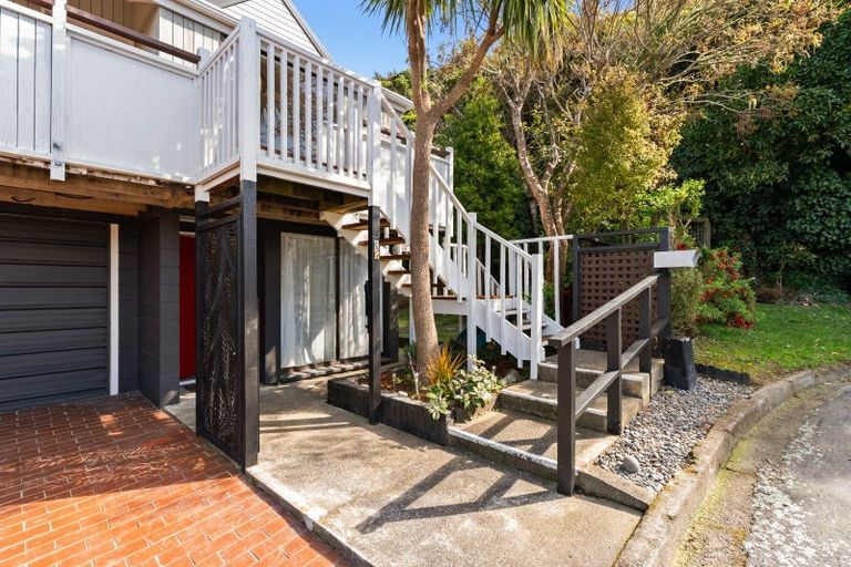 Photo of property in 5 Cassis Place, Crofton Downs, Wellington, 6035