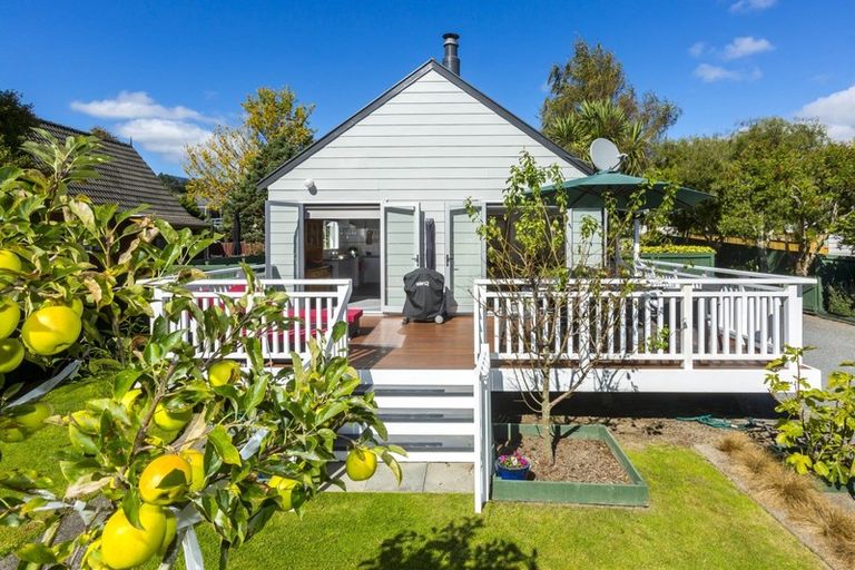 Photo of property in 81 Gemstone Drive, Birchville, Upper Hutt, 5018
