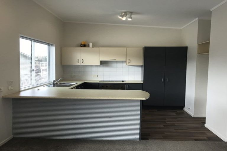 Photo of property in 5a Waiwera Place, Merrilands, New Plymouth, 4312