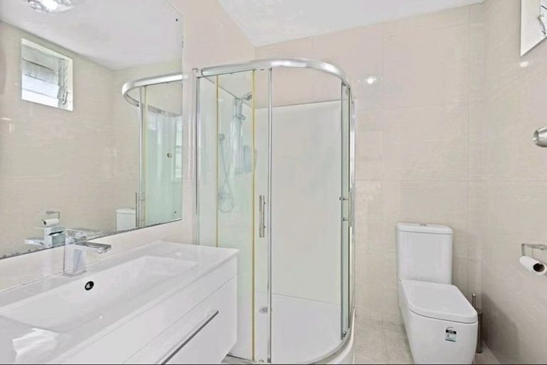 Photo of property in 2/221 Onewa Road, Birkenhead, Auckland, 0626