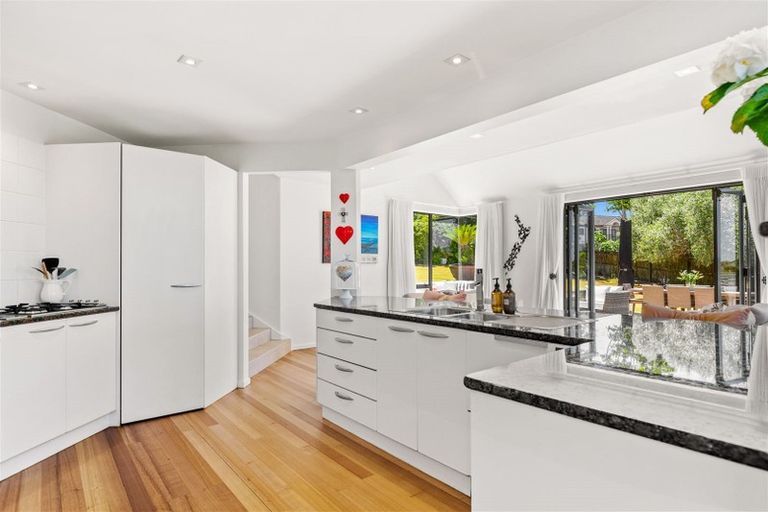 Photo of property in 86a Wiseley Road, West Harbour, Auckland, 0618