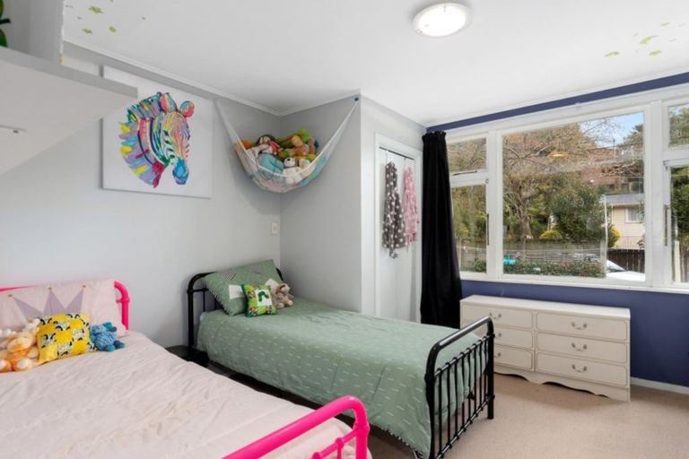 Photo of property in 5 Elmslie Road, Pinehaven, Upper Hutt, 5019