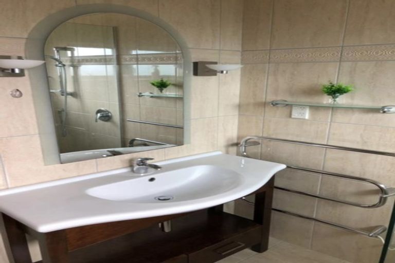 Photo of property in 16 Pounamu Place, Shelly Park, Auckland, 2014