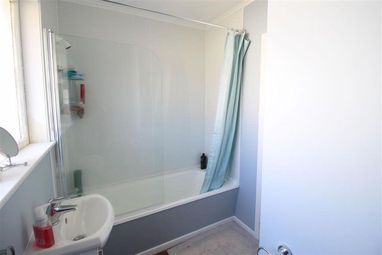 Photo of property in 4 Moeraki Road, Maoribank, Upper Hutt, 5018