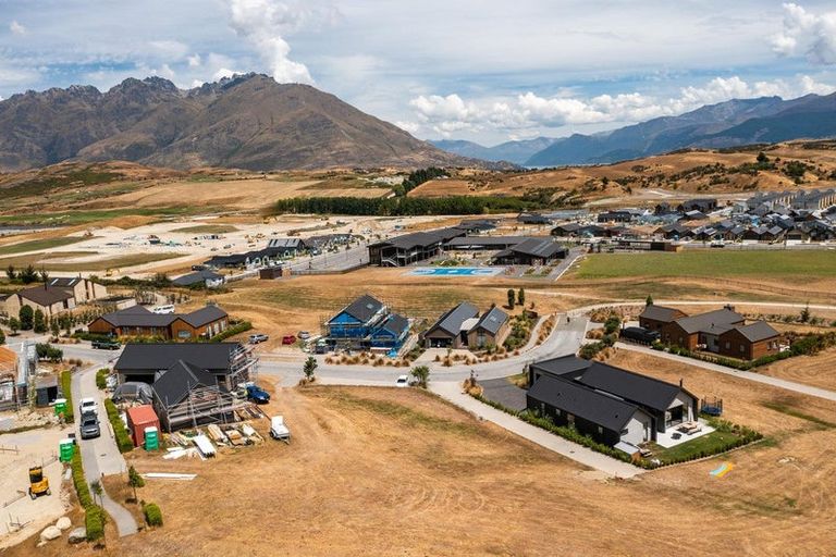 Photo of property in 42 Cunninghams Drive, Jacks Point, Queenstown, 9371