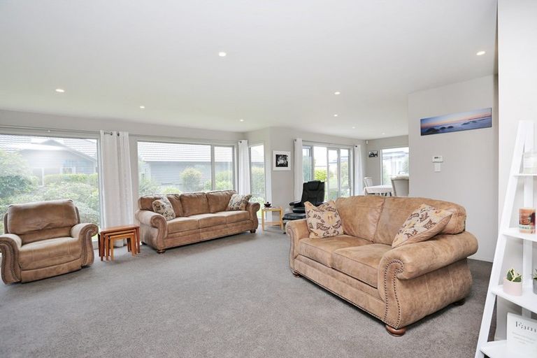 Photo of property in 17 Rosewood Drive, Rosedale, Invercargill, 9810